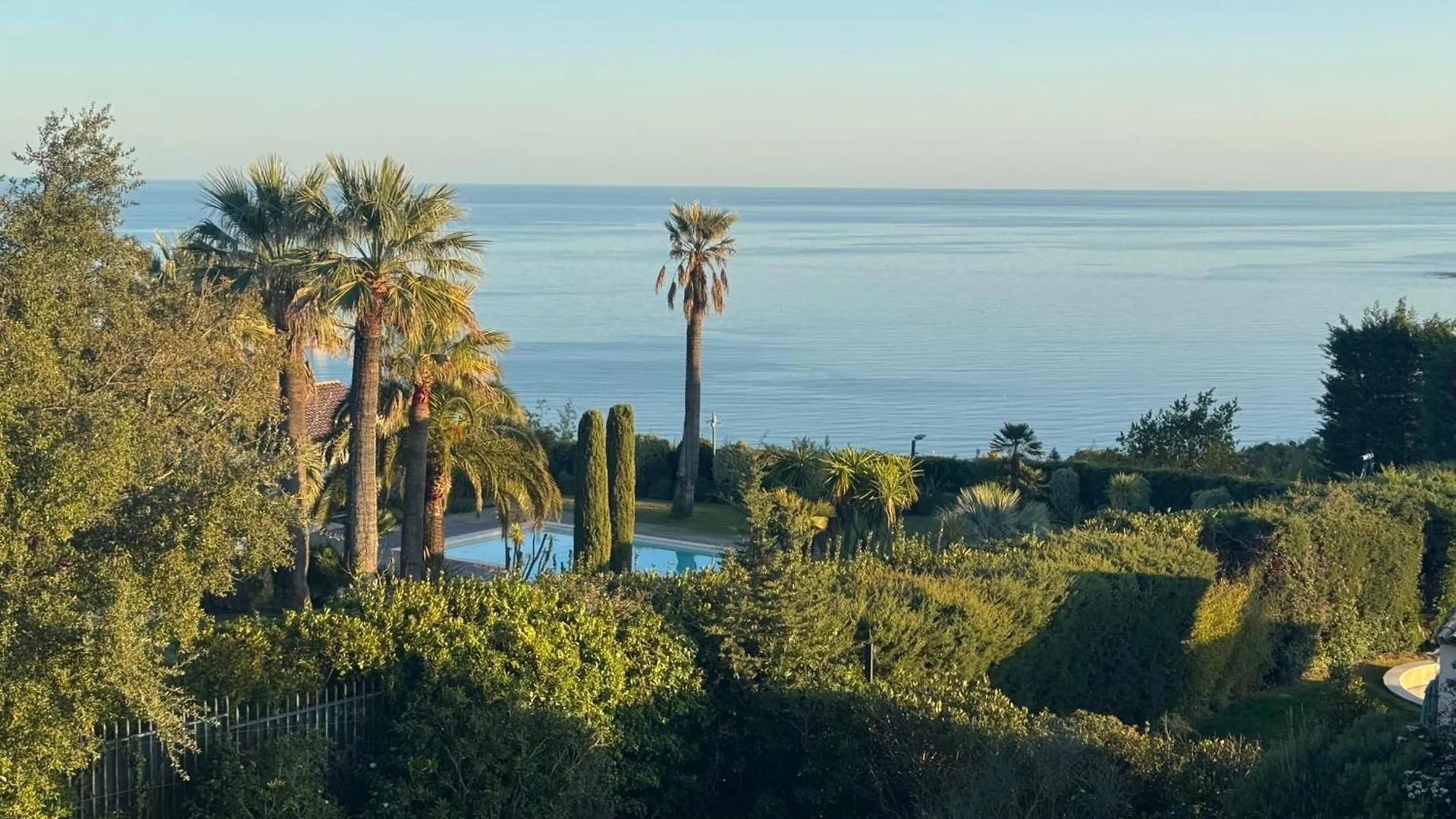 Beautiful 5 Bedroom Villa With Sea View & Pool 발로리스