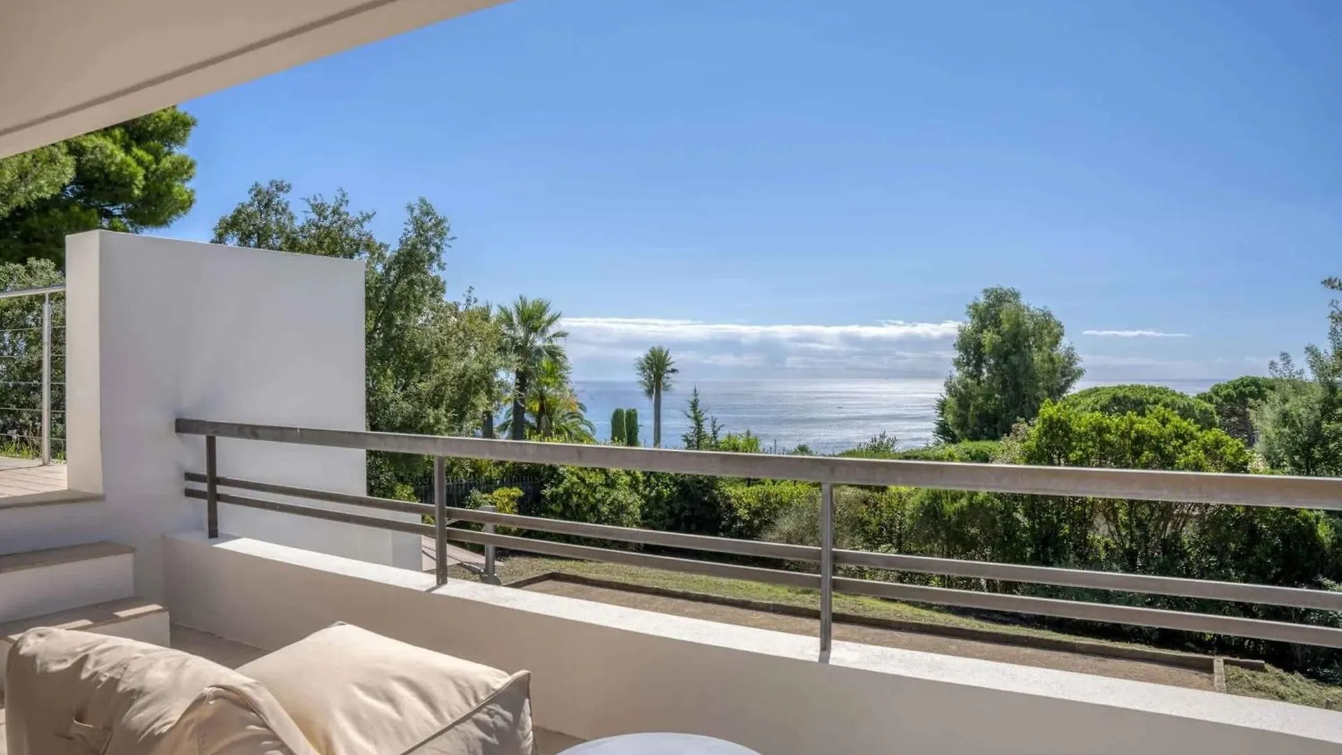 Beautiful 5 Bedroom Villa With Sea View & Pool Vallauris
