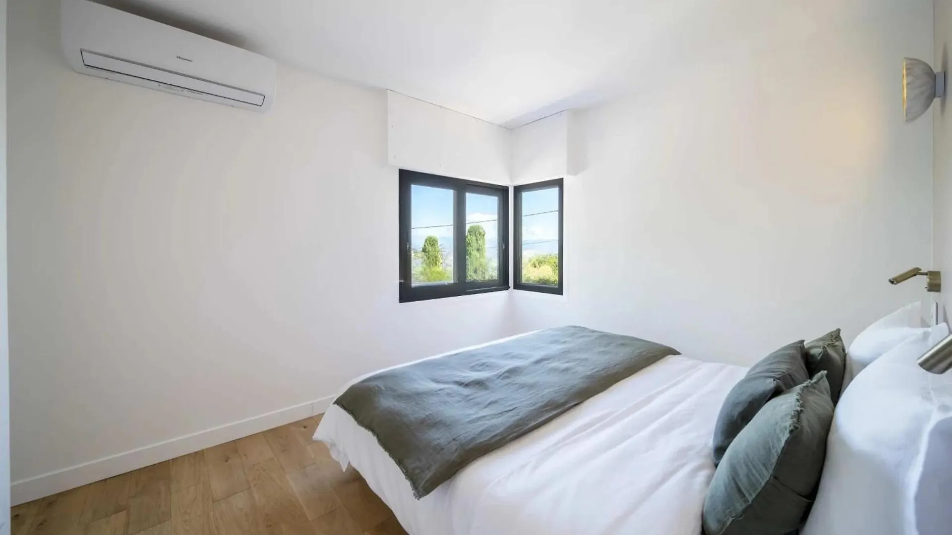 Beautiful 5 Bedroom Villa With Sea View & Pool Vallauris 0*,